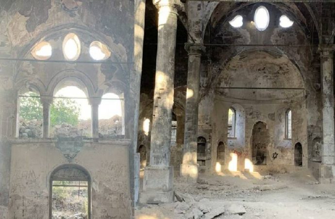 Tarihi kilise bakımsızlıktan yıkılmak üzere: Anadolu, bir kutsal yapıya bunu mu reva görmeliydi?