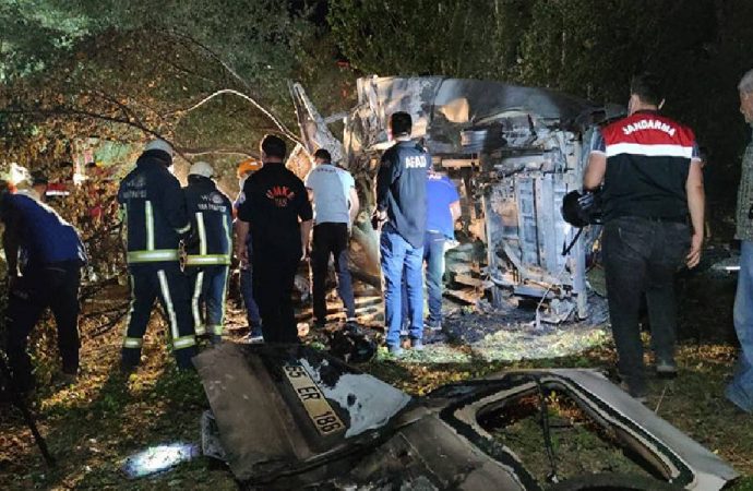 Mültecileri taşıyan minibüs kaza yaptı: 12 kişi yaşamını yitirdi