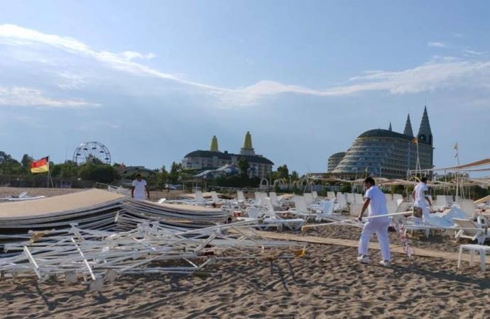 Antalya’da hortum çıktı, 6 turist yaralandı