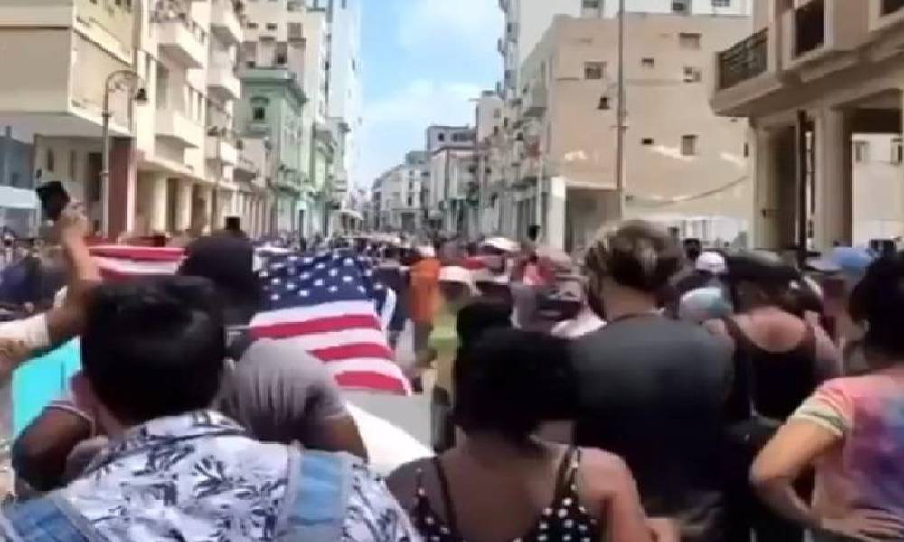 Küba’da ABD bayraklı protesto: Devrimi teslim etmeyeceğiz