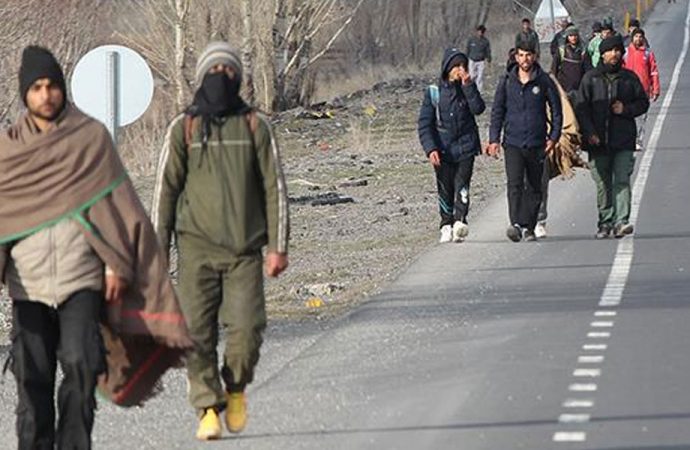 200’den fazla Afgan göçmen gözaltına alındı