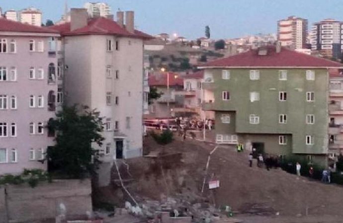Ankara’da inşaat kazısından zarar gören 5 bina tahliye edildi