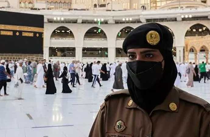 Suudi güvenlik görevlisi kadınlar ilk kez nöbet tuttu