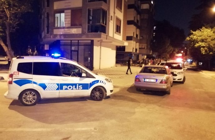 Kadıköy’de iki otomobil kundaklandı