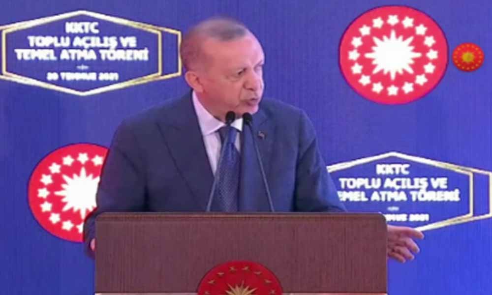 Erdoğan’ın prompterı takıldı: Kim yönetiyor bunu!