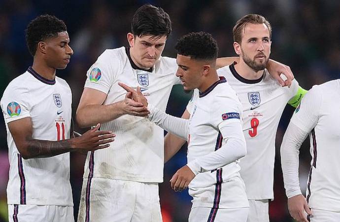 İngiltere’de penaltıları kaçıran oyunculara ırkçı saldırı