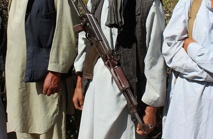 Taliban Afganistan’da 200’den fazla ilçe merkezini ele geçirdi