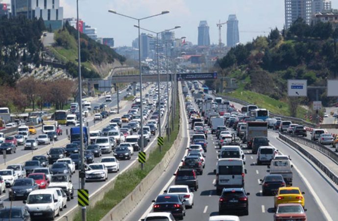 Tatil göçü başladı: Sürücülere ‘yol hipnozu’ uyarısı
