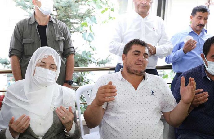 Akşener’den Altındağ’da öldürülen gencin ailesine ziyaret