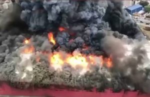 Esenyurt’ta yangın ve patlama: Gökyüzünü duman kapladı