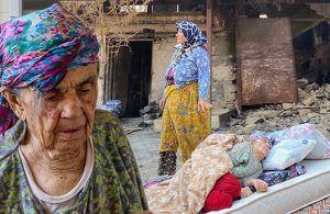 Türkiye’nin yüreğini sızlatan fotoğraf… Evinin yandığını bilmiyor