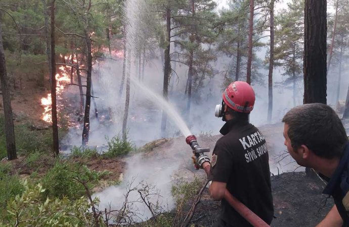 Belediye ekiplerinin orman yangınları ile mücadelesi sürüyor