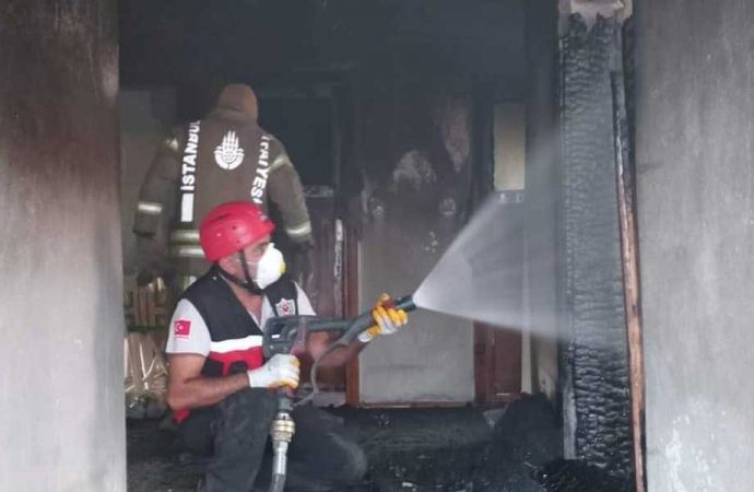 Kartal Belediyesi ekipleri, yangın bölgelerinde yaraları sarmaya devam ediyor