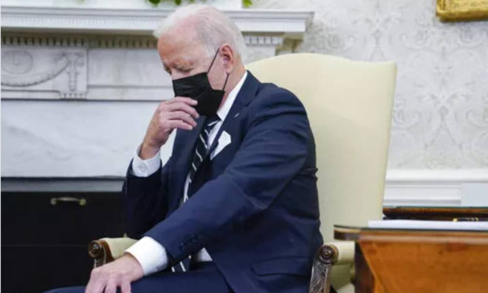 Joe Biden basına açık toplantıda uyuyakaldı