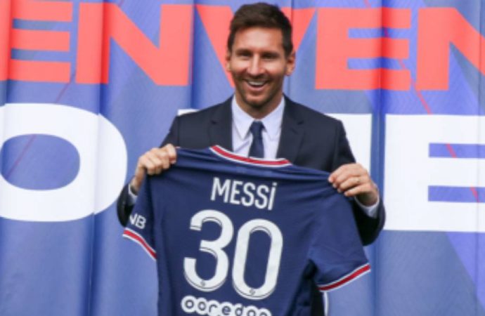 PSG’ye transfer olan Messi’nin formaları ilk 24 saatte rekor kırdı
