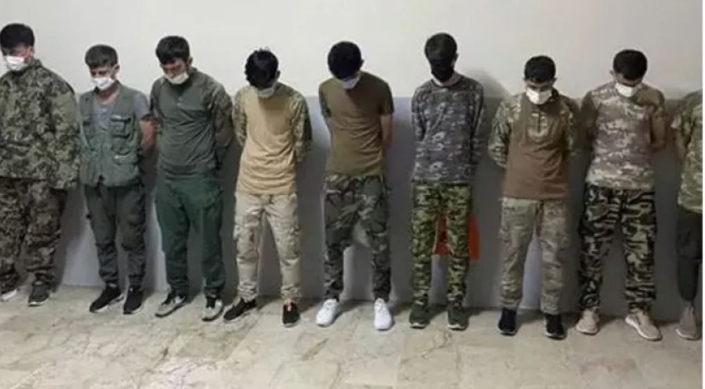 İstanbul’da asker kıyafetiyle dolaşan Afganlar yakalandı