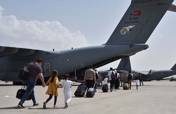 Dışişleri Bakanı Çavuşoğlu: Afganistan’dan 1404 kişiyi tahliye ettik