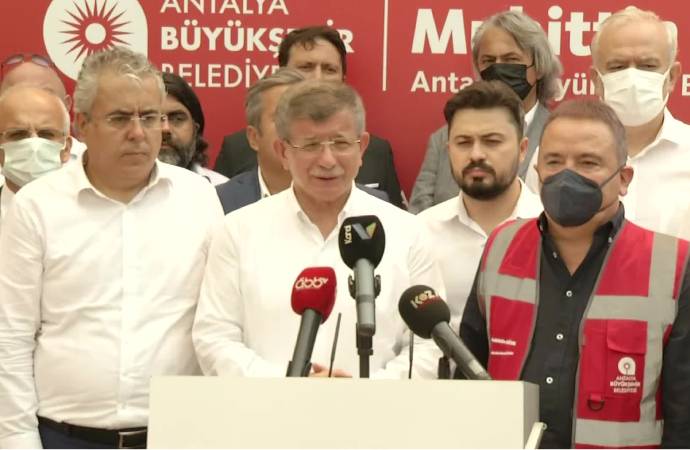 Davutoğlu, Antalya’da konuştu: Halkın zihni bulandırılıyor