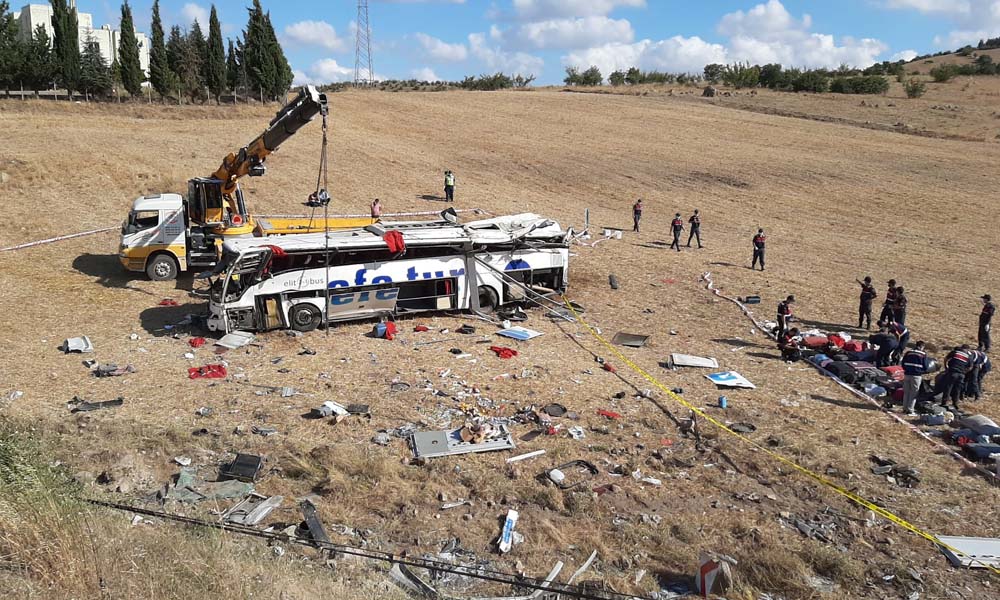 Balıkesir’de yolcu otobüsü takla attı: 15 ölü, 18 yaralı