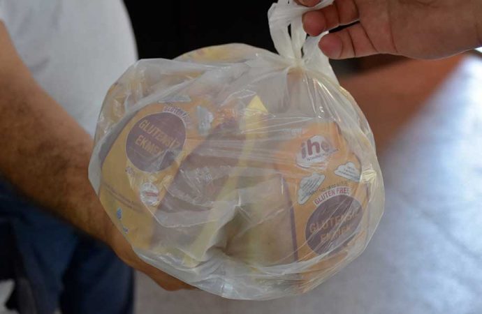Tarsus Belediyesi, çölyak hastası vatandaşlara ücretsiz glutensiz ekmek dağıtmaya devam ediyor