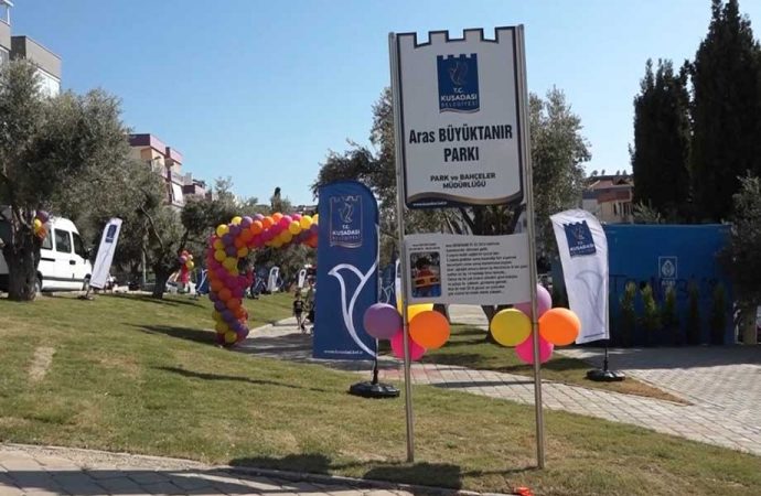 Kuşadası Belediyesi Minik Aras’ın ismini parkta yaşatıyor