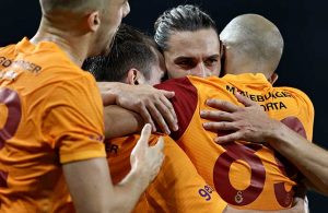Galatasaray son dakikalarda geri döndü