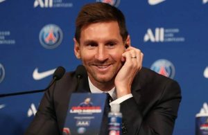 Lionel Messi imzayı attı, forma numarası ve maaşı belli oldu