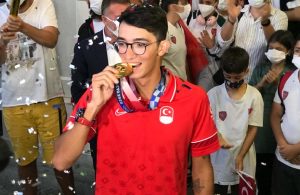 Olimpiyat şampiyonu Mete Gazoz Türkiye’ye döndü