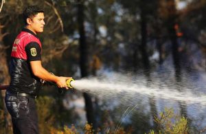 Muğla Büyükşehir Belediyesi 1257 personeliyle ilk günden beri yangınlarla mücadele ediyor
