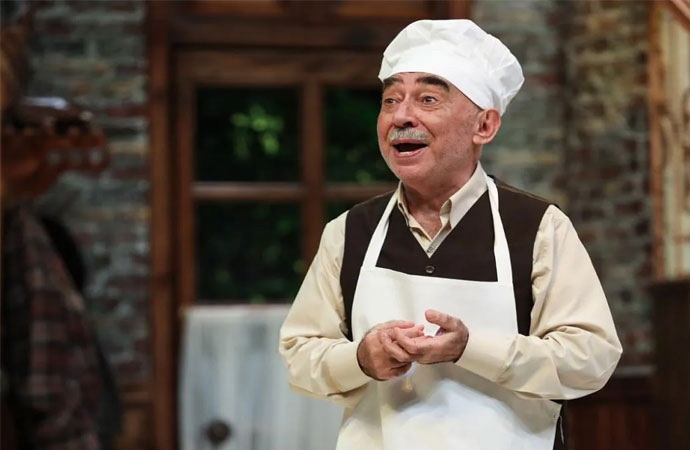 Şener Şen ‘Zengin Mutfağı’ ile yıllar sonra sahneye döndü
