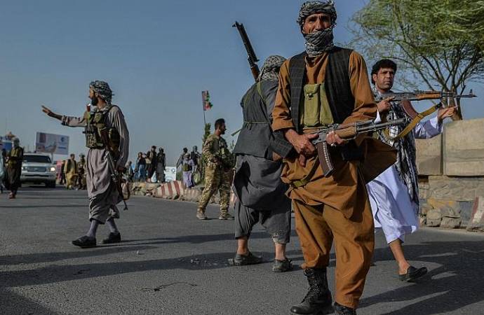 Taliban cuma namazına saldırdı!