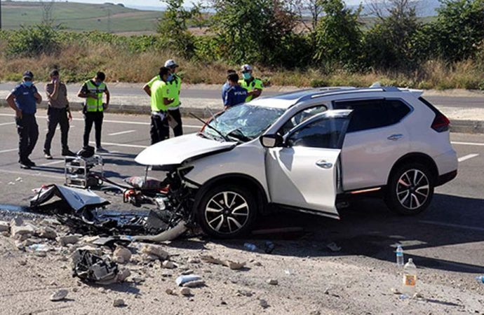 Tekirdağ’da kaza: Sürücü ağır yaralandı, eşi ve 2 kızı öldü