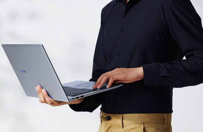 MagicBook V 14 : Dünyada Window 11 kurulu gelecek ilk Laptop