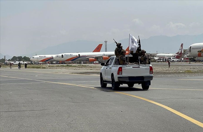 Taliban’ın kontrolüne geçen Kabil Havalimanı görüntülendi
