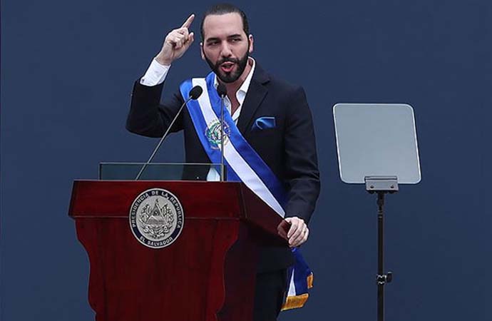 El Salvador Devlet Başkanı Bukele Twitter’da kendini ‘Dünyadaki en havalı diktatör’ olarak tanımladı