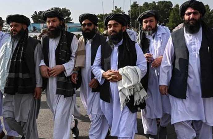 Taliban’dan müzik yasağı! Enstrümanları yaktılar