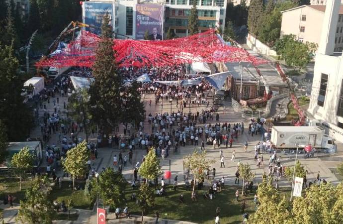 CHP’li Öztunç, Erdoğan’ın konuştuğu mitingin fotoğrafını paylaştı