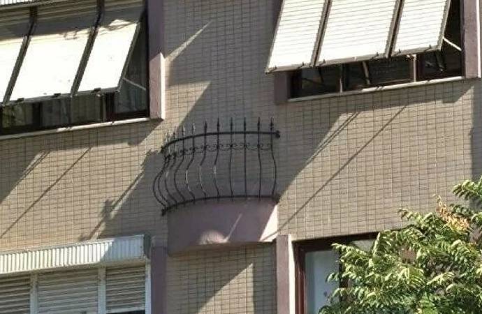 Bu apartmanın balkonu var kapısı yok!