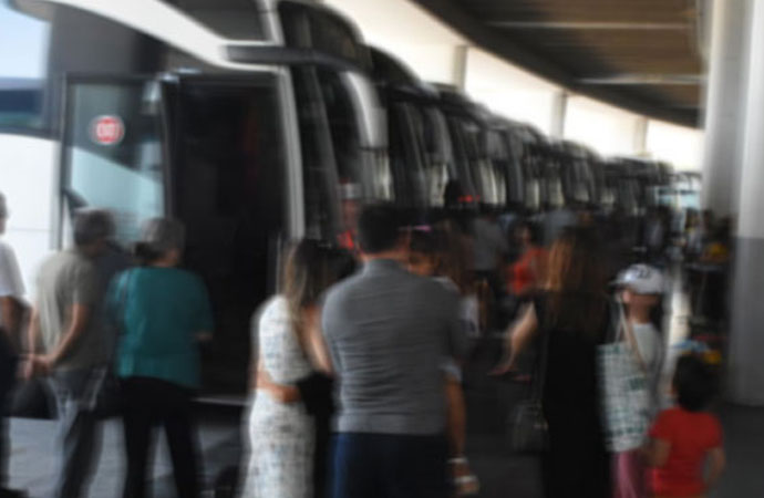 İzmir’de 18 yaşından küçüklere otobüs bileti satılması yasaklandı