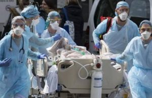 Fransa’da 3 bine yakın sağlık çalışanı açığa alındı