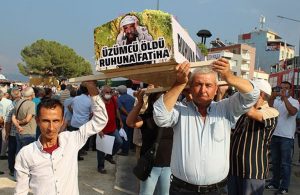 Üzüm üreticilerinden tabutlu protesto