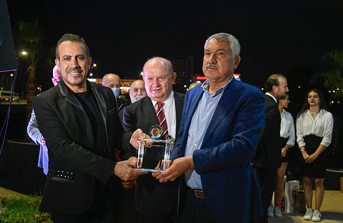 Başkan Zeydan Karalar’dan Haluk Levent’e Onur Ödülü