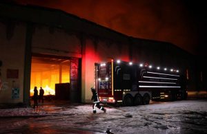 Kayseri’de kağıt fabrikasında yangın; alevler fabrikayı kapladı
