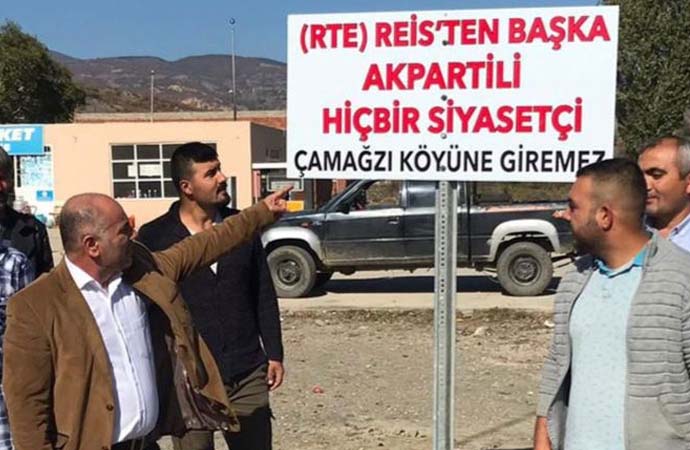 Köye ‘AKP’li giremez’ tabelası astılar