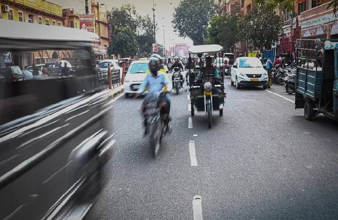 Hindistan trafiğinde korna yerine enstrüman kullanılacak