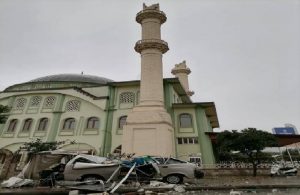Aydın’daki fırtına minareyi uçurdu