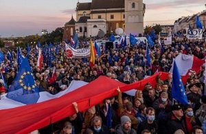 AB’den çıkış korkusu Polonya’da protesto başlattı