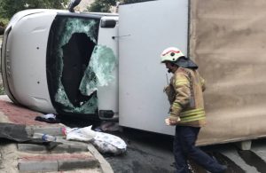 Şişli’de kamyonet devrildi: Sürücü yaralandı