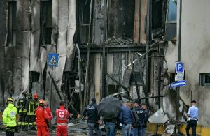 İtalya’da iki katlı binaya uçak çarptı, 8 kişi yaşamını yitirdi