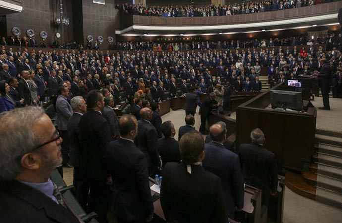 “Onlarca AKP milletvekili gidecekleri partilerle görüşüyor”